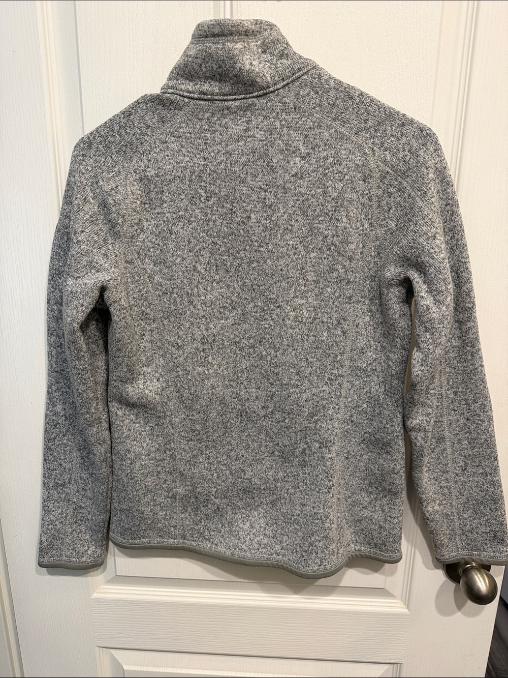 Patagonia Men’s Heather Gray Lightweight Fleece Jacket - Picture 3 of 3